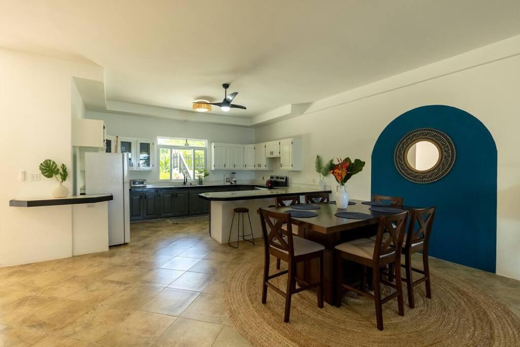 Ivy'S Cove Beach Side Condo - Luxury Villa Whitehouse Exterior photo